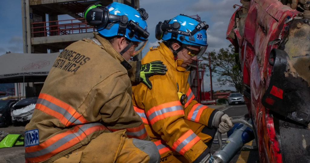 Cuánto gana un bombero en Costa Rica (Una mirada detallada a los salarios de los héroes en uniforme) Cuánto gana un bombero en Costa Rica