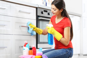 Cuánto gana una empleada domestica en Costa Rica (Salarios y condiciones laborales)